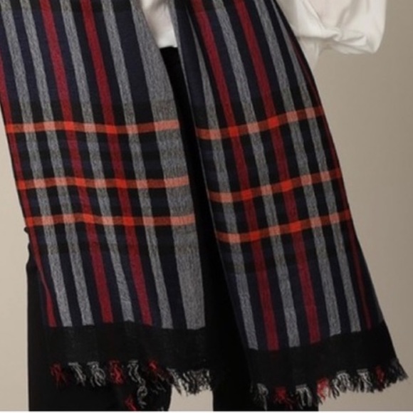 🧣Reversible Plaid Scarf 🧣 - Picture 3 of 3